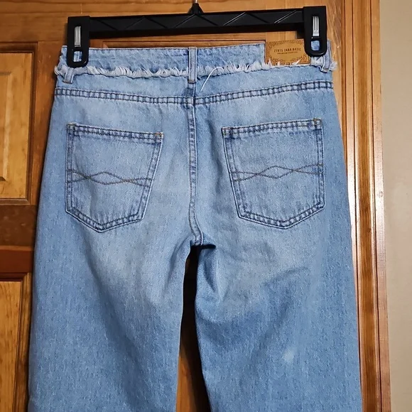 Zara Basic Denim Mid-Rise Distressed Flare Crop Jeans - Picture 7 of 11